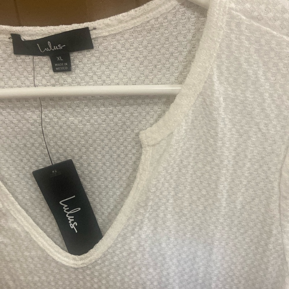 🚨 NWT Lulu's Comfort Cutie White Short Sleeve Waffle Tee - Picture 6 of 9